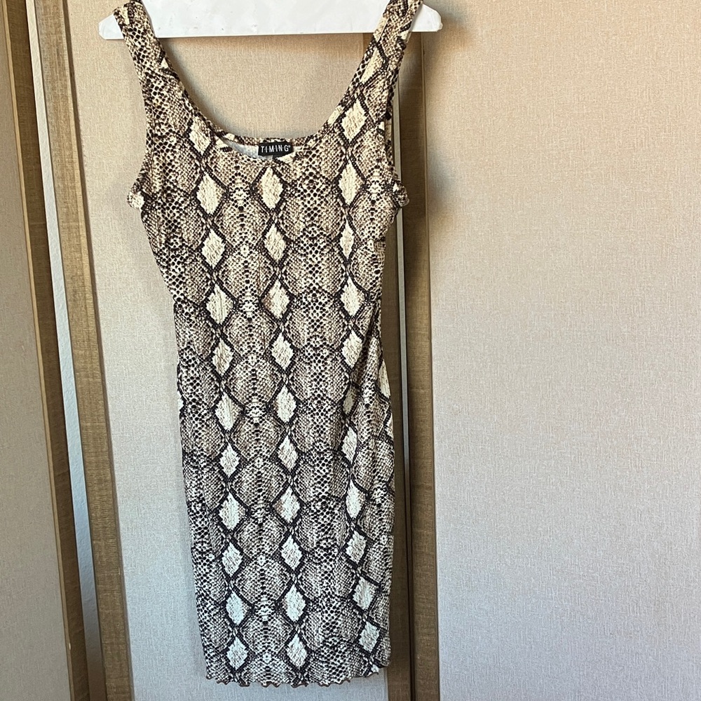 FINAL MARKDOWN Timing snake Print dress large